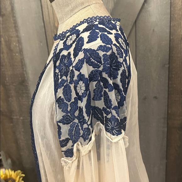 Sundance Boho Luiza Silk Embroidered Sheer Blouse Size Medium NWT Cream Blue - Picture 6 of 10